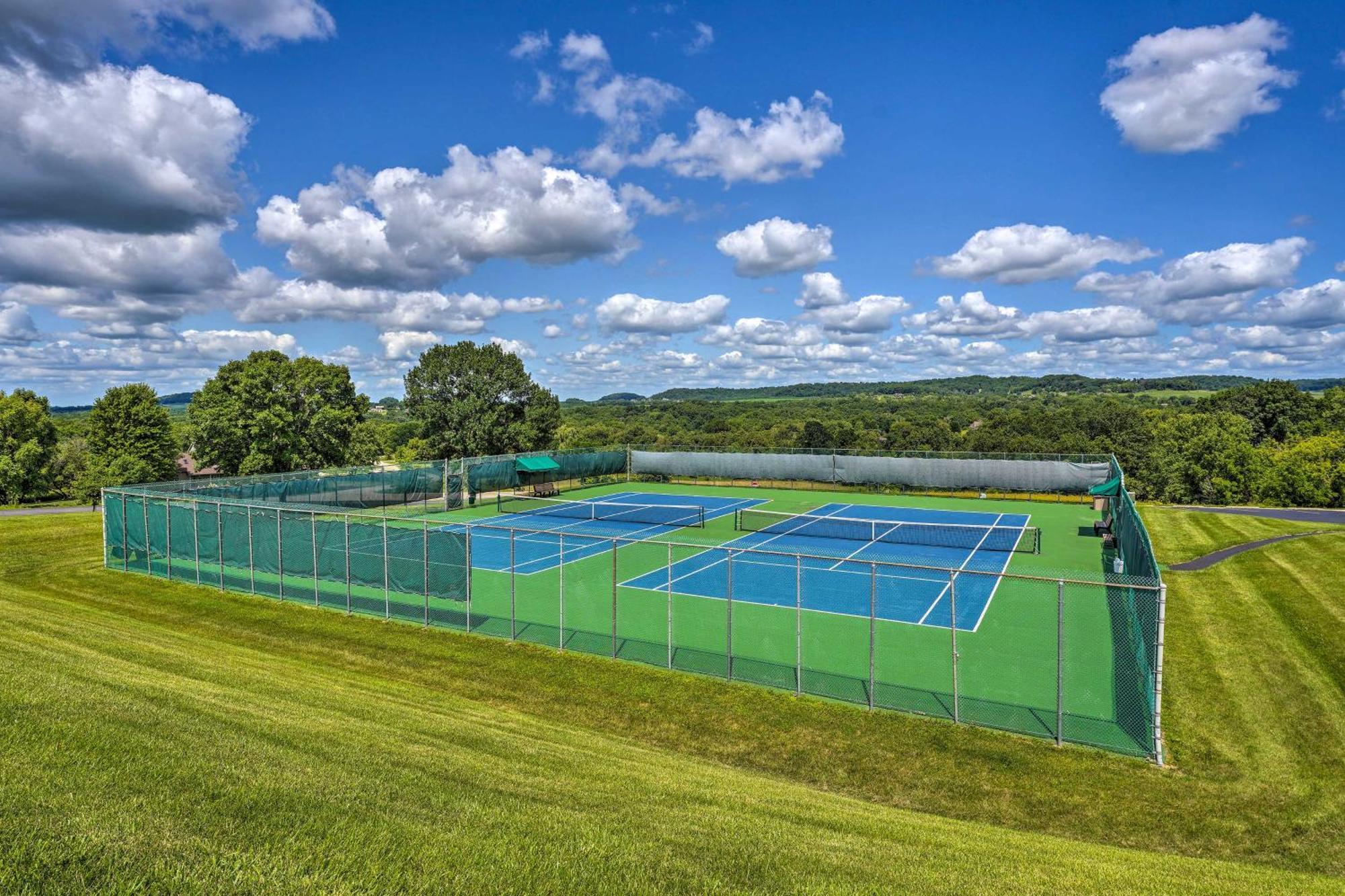 Family-Friendly Galena Rental Golf Course Access! Exterior photo